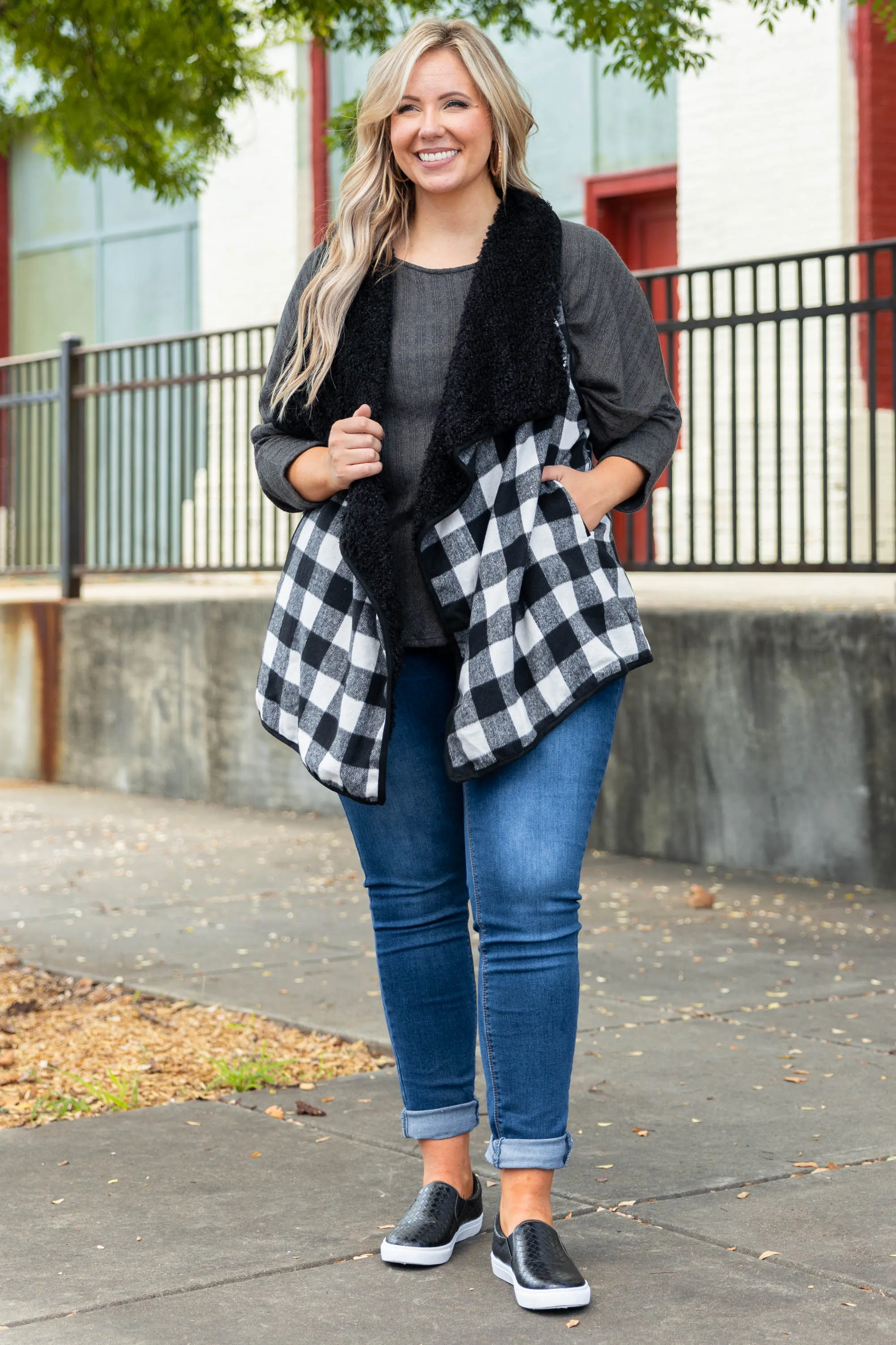 Blustery Night Vest, Black-Ivory