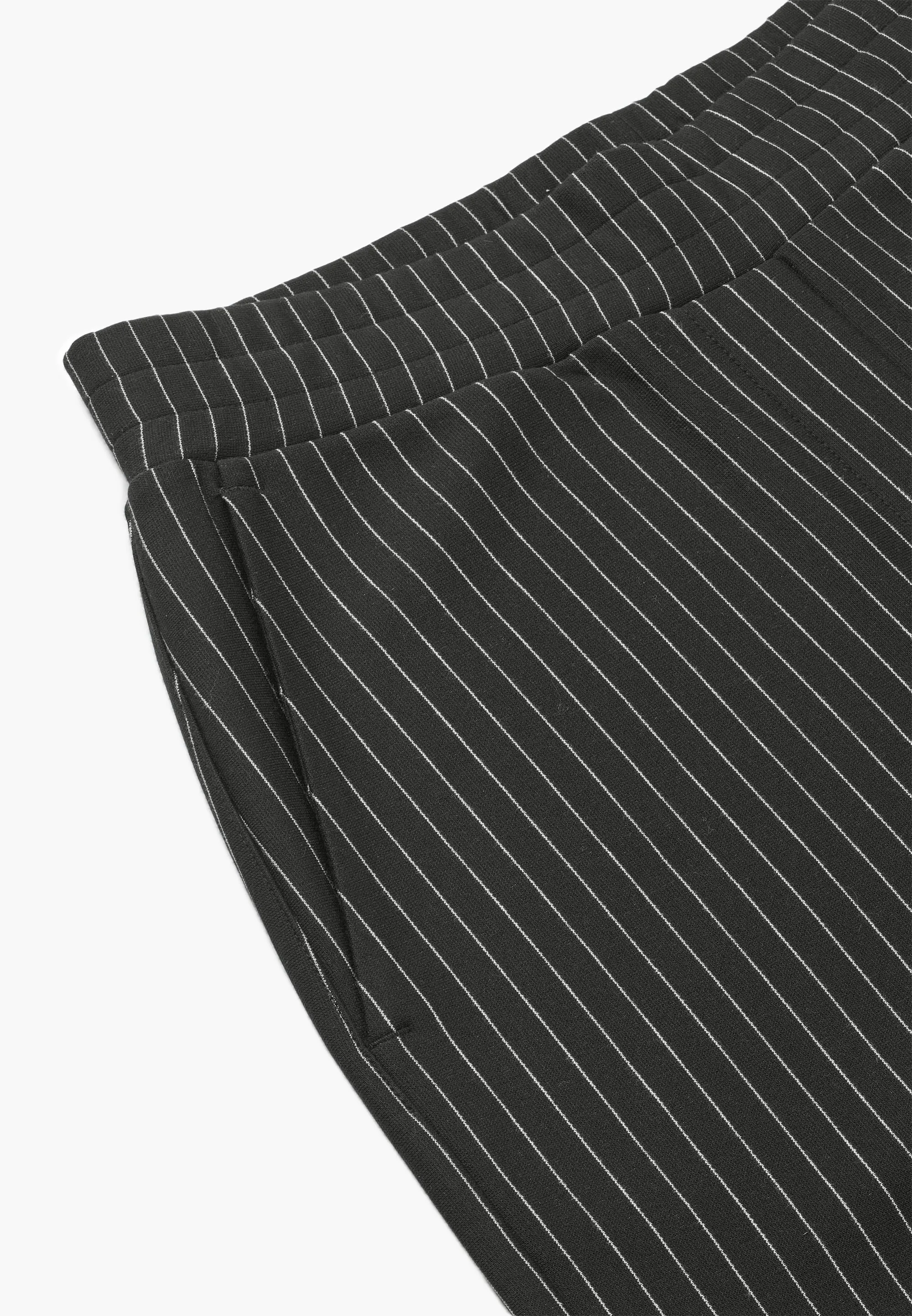 Daisy Pure Straight - Medium Length - Black Stripe Brushed