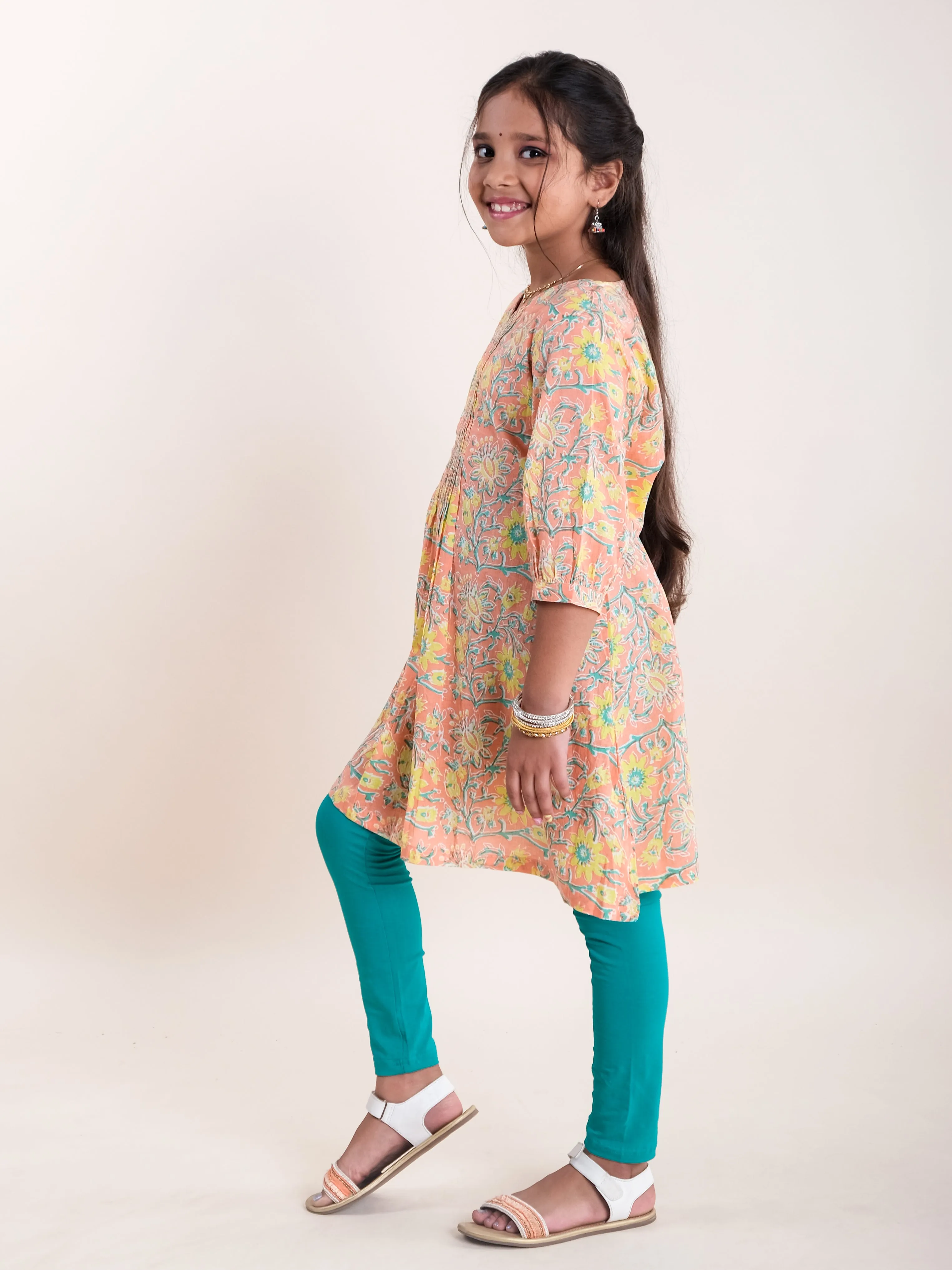 Girls Ethnic Embroidered Kurta & Solid Legging Set