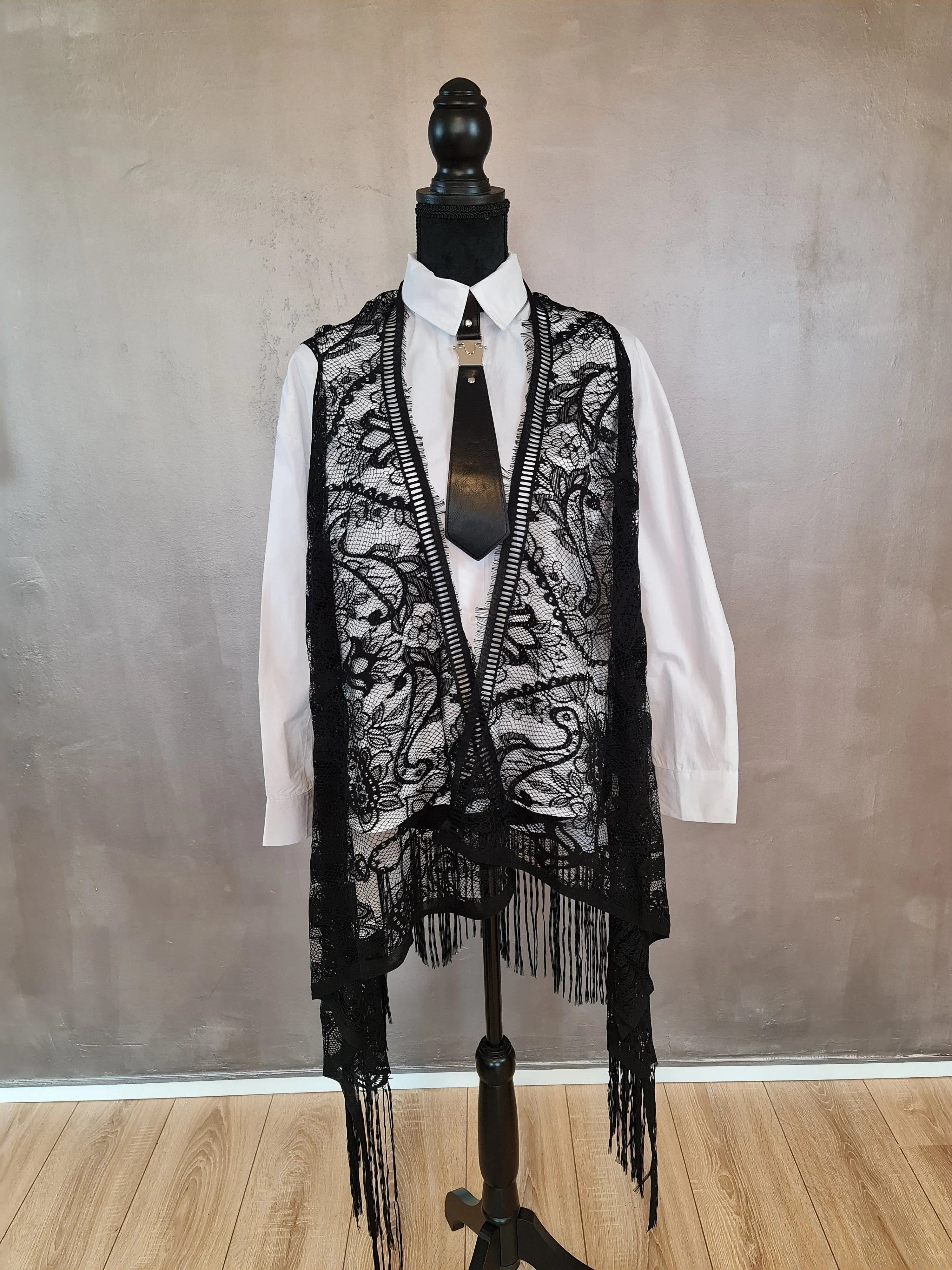 Mano Gote Lace Vest